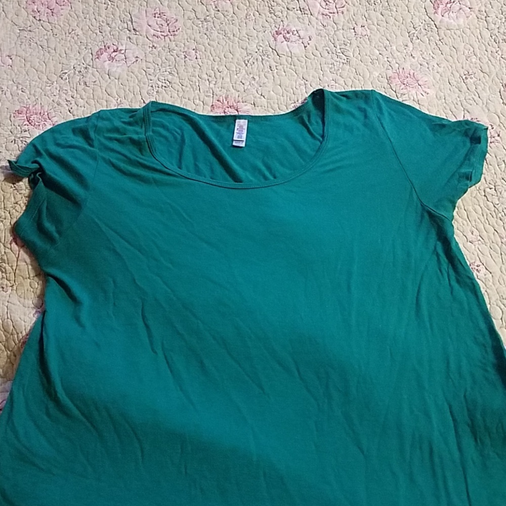 LuLaRoe green CLASSIC style t shirt